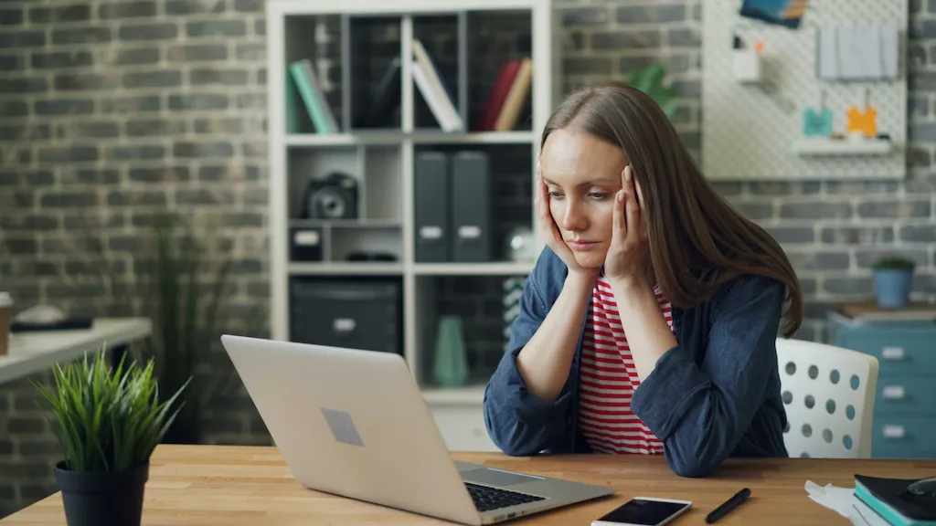 woman at computer frustrated